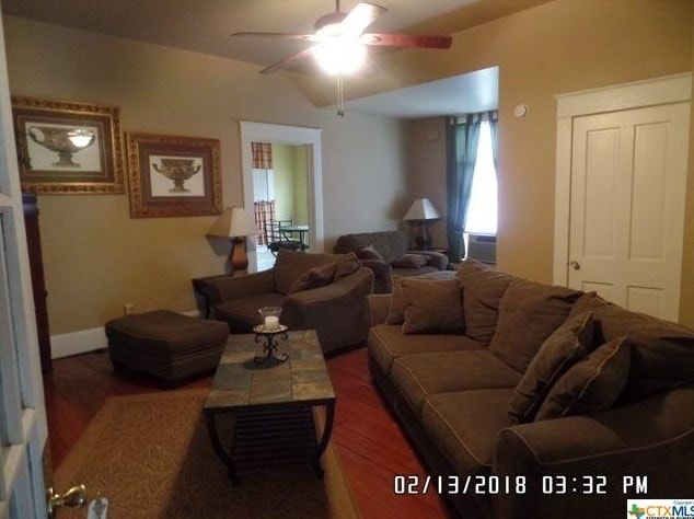 Family/living area - 101 N De Leon St