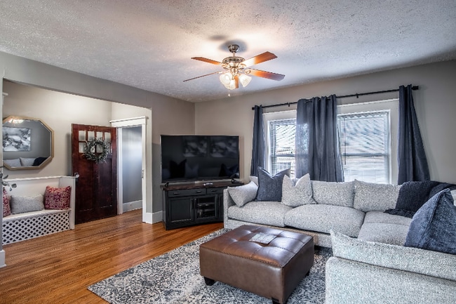 Photo - 3913 Farnam St Apartment