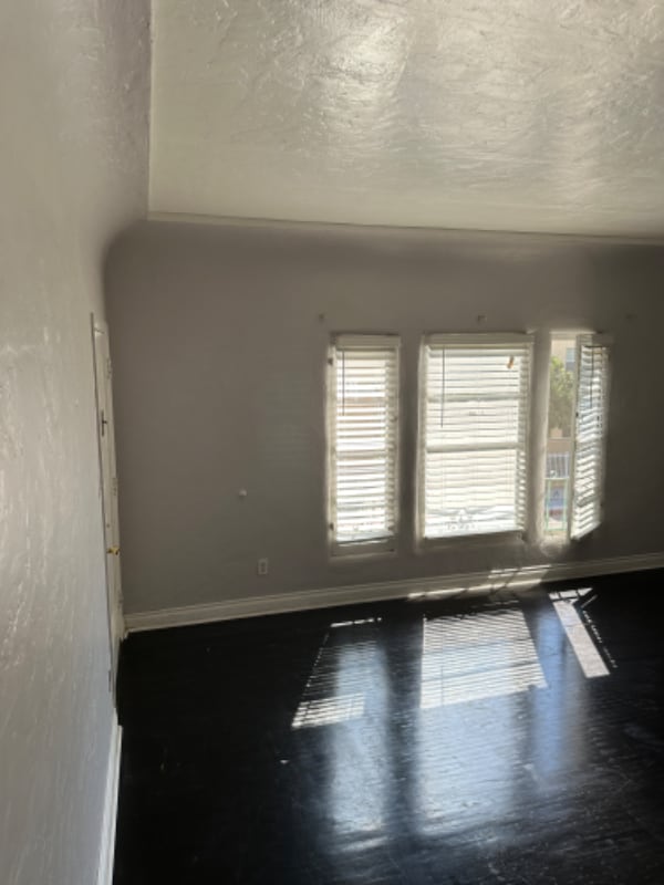 Building Photo - 3221 W 43rd Pl