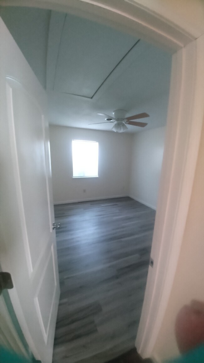 Building Photo - 220 Cedar Ridge Ln