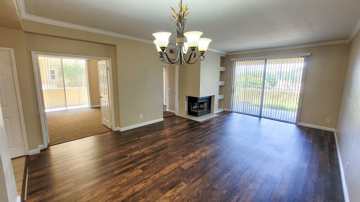Foto principal - Gated 2 Bed 2 Bath + Den/Office with Commu...