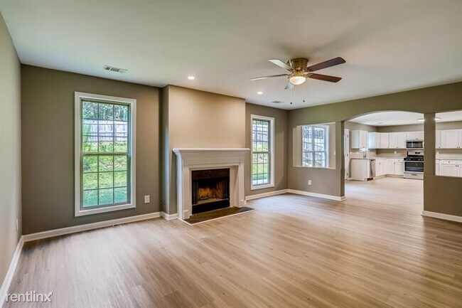 Building Photo - 6 br, 3 bath House - 82 Victoria Heights P...