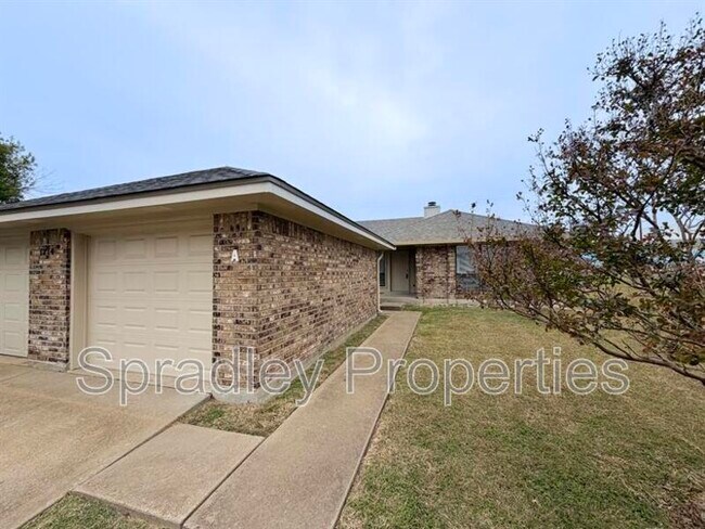Building Photo - 1714 Iris Cir