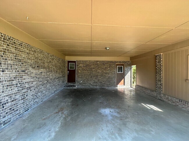 Foto del edificio - Large 3BD/2B home with private back yard and bonus room