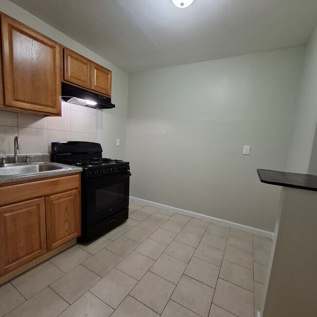 76 N 9th St 5 - 75 N 9th St