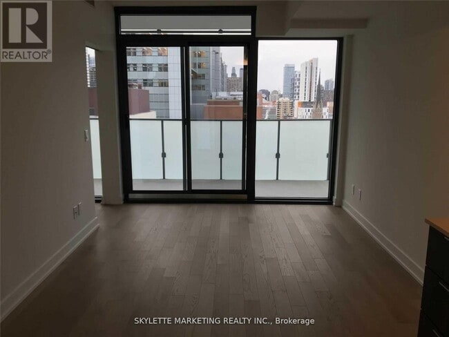 Building Photo - 25 Richmond St E