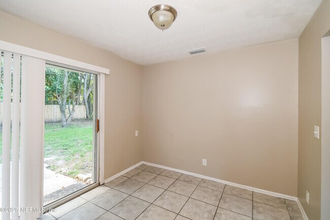 Building Photo - 6430 Lucente Dr
