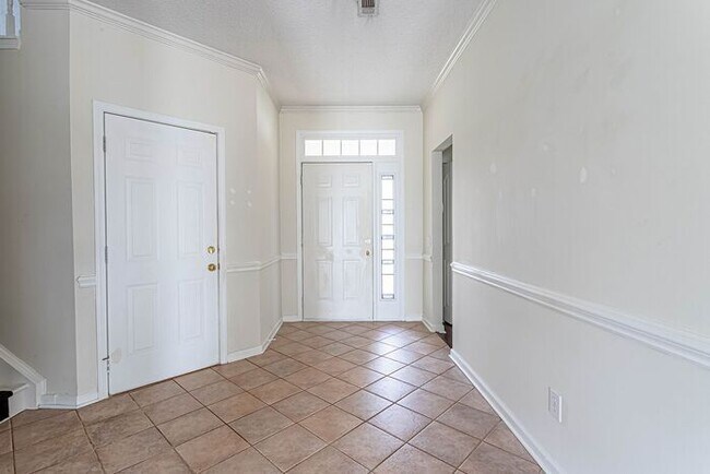 Building Photo - 3 Bedroom 2 Bathroom Home in Eastridge Sub...
