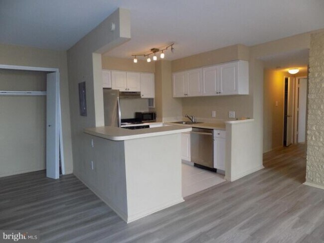 Foto del edificio - 8 8 South Van Dorn St