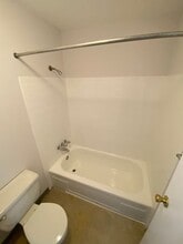 Building Photo - 2811-2811 SW Archer Rd