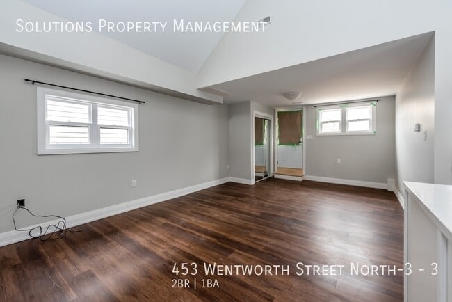 Building Photo - 453 Wentworth St N