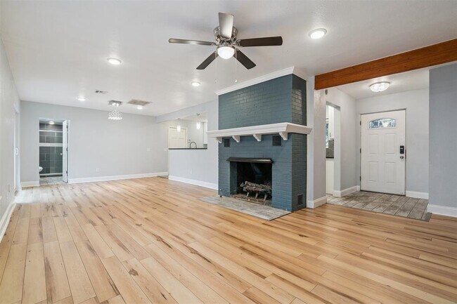 Building Photo - 4705 N Miller Ave