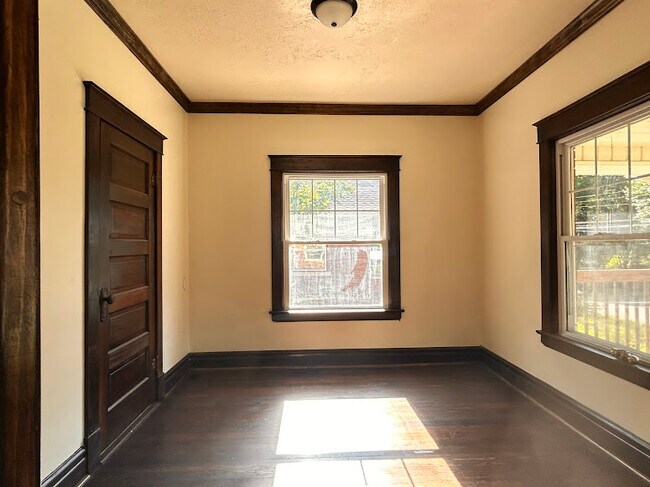 Foto del edificio - 520 E Kansas Ave