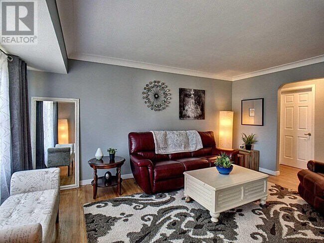 Photo du bâtiment - 1061 Harrison Ave