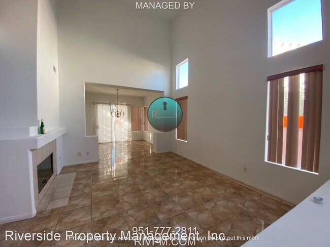 Building Photo - 5 br, 3.5 bath House - 15659 Turnberry St.