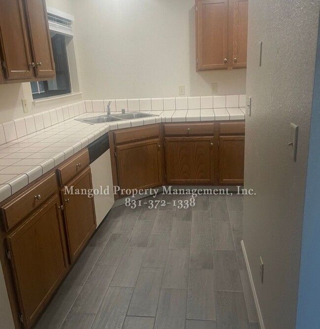Building Photo - 1073pin