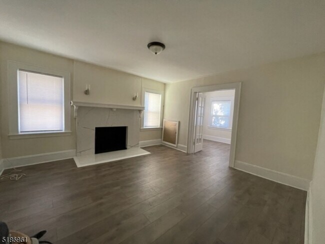 Building Photo - 31 Elmwood Ave