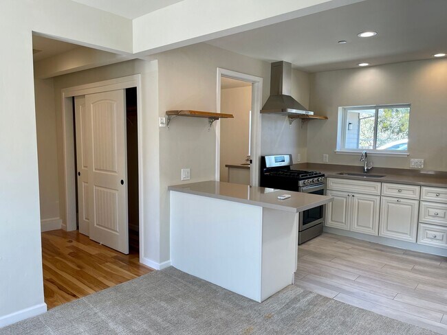 Foto del edificio - Efficient Studio In-Law unit located near downtown Forestville!