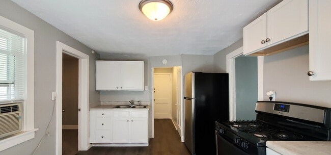 Building Photo - 414 Oneida St