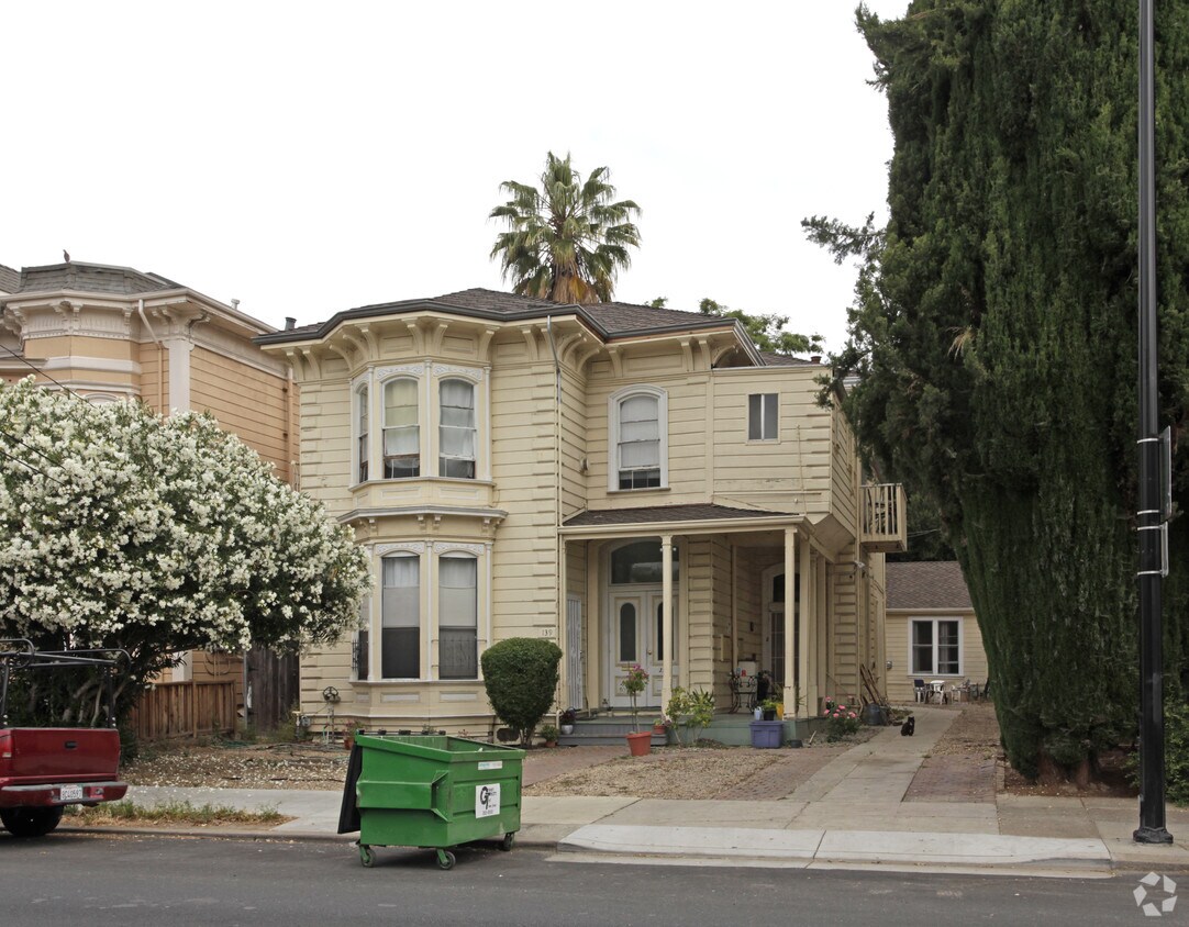 Primary Photo - 139-143 E Julian St