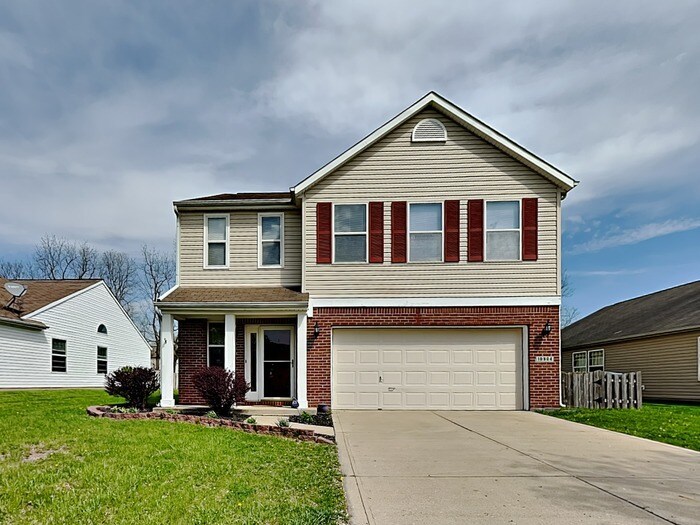Primary Photo - Marvelous 3 bed 2.5 bath with fenced in ba...
