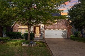 Building Photo - 123 Justin Leonard Dr