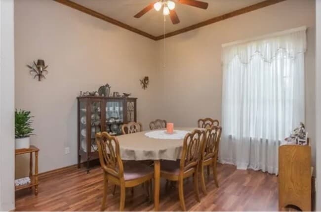 Building Photo - 121 SW 69th Ct