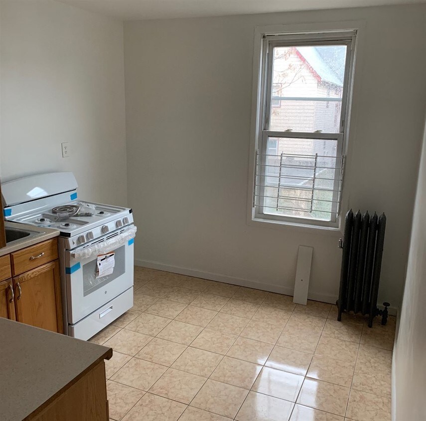 209 Grant Ave, Jersey City, NJ 07305 Room for Rent in Jersey City, NJ