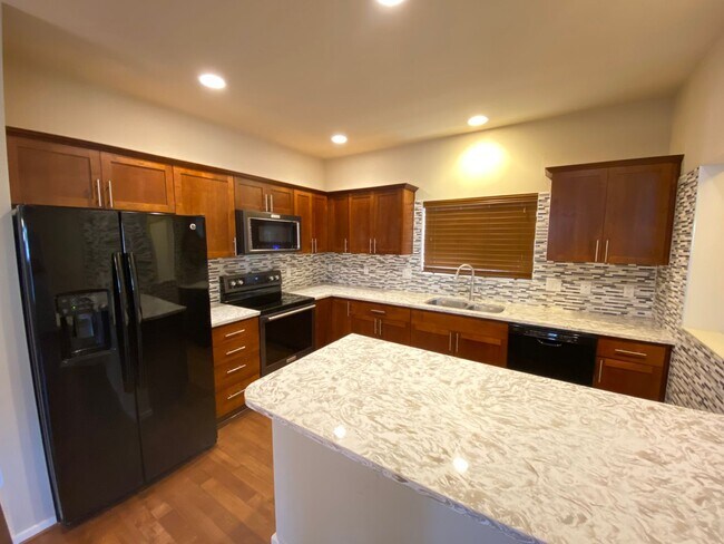 Building Photo - Refreshed Auburn home in desirable Montere...