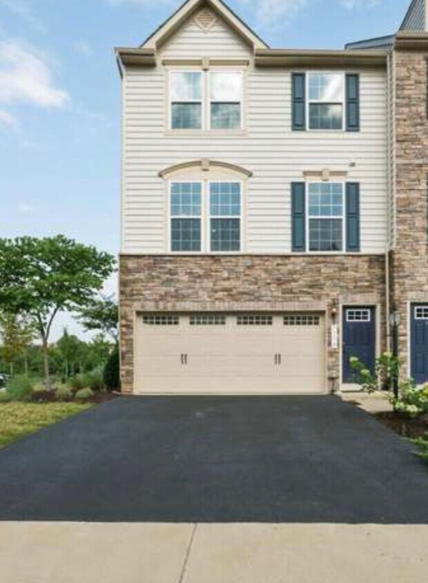 7770 Milton Cir, Gainesville, VA 20155 Townhome Rentals in