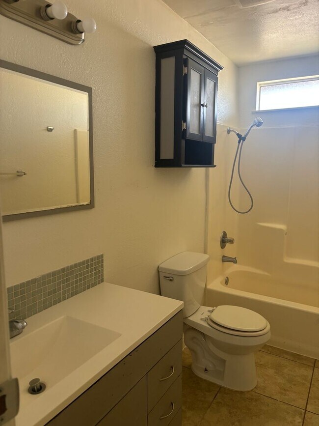 Foto del edificio - Central Rd.13157 (15)
