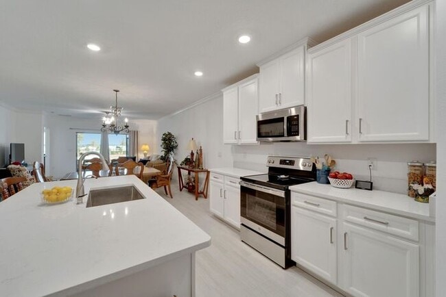 Foto del edificio - Luxury 55+ Villa with Lagoon Access in Med...