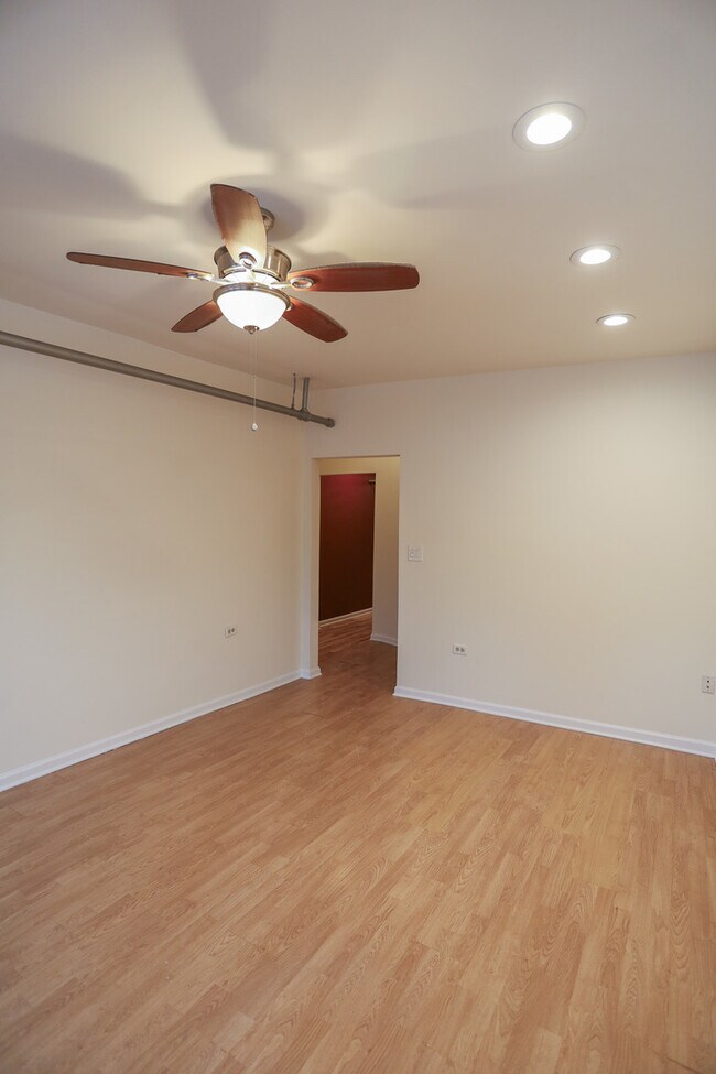 Foto del edificio - 4623 N Rockwell St