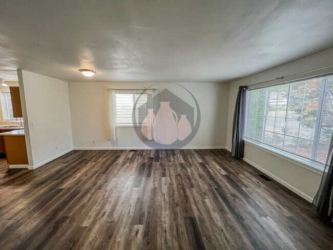 Building Photo - Single Level House - Available Now