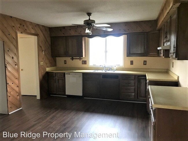 Building Photo - 3 br, 2.5 bath House - 194 Bob Hayes Road
