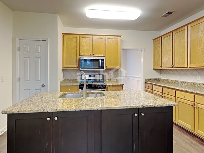 Building Photo - 17 Fairgreen Trace