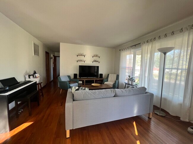 Foto del edificio - 411 N Hillsdale Dr