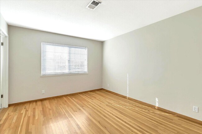 Building Photo - Charming Single-Family Home in Convenient San Jose Location!
