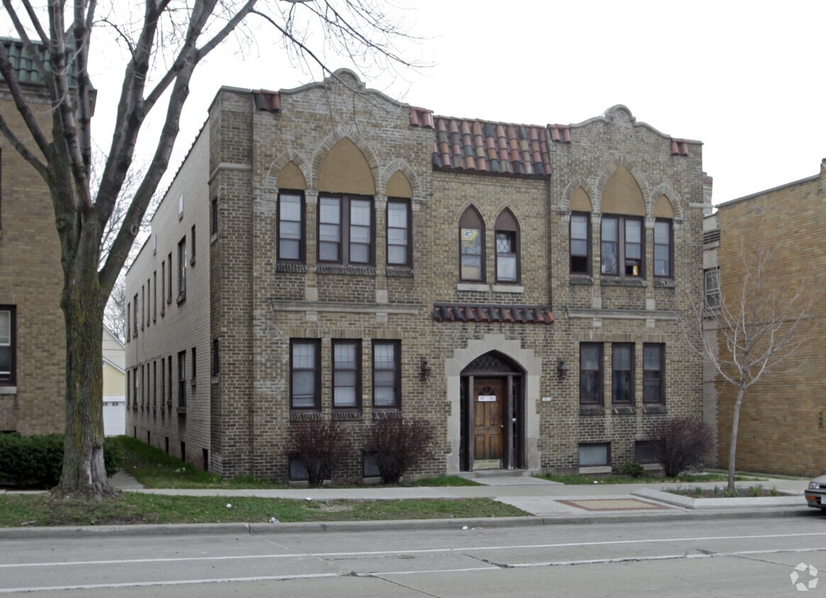 Building Photo - 3532 N Oakland Ave