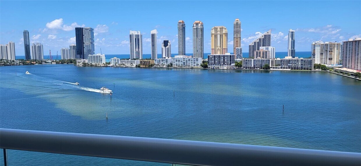 Primary Photo - 2600 Island Blvd