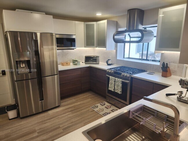 Foto del edificio - 831 Plover Ave