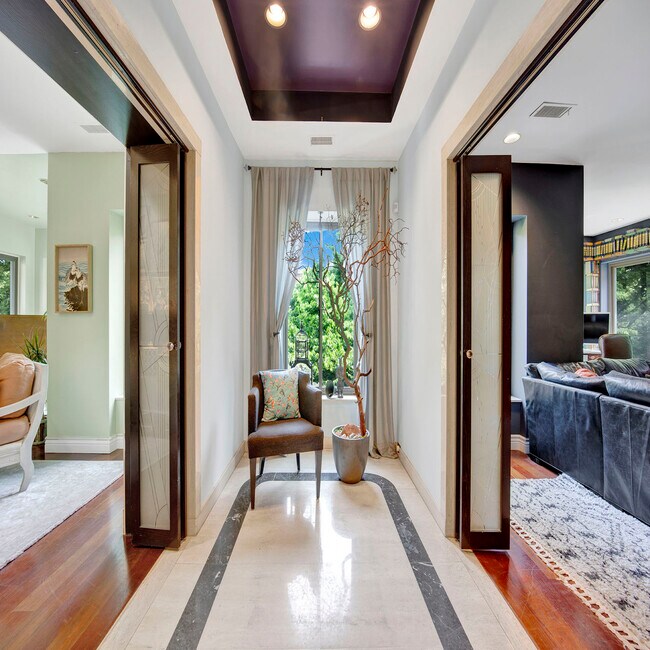 Foto del edificio - 929 W Ainslie St