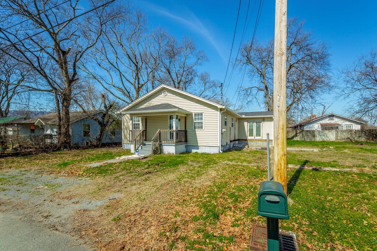 205 Rowland Ave, Rossville, GA 30741 House Rental in Rossville, GA