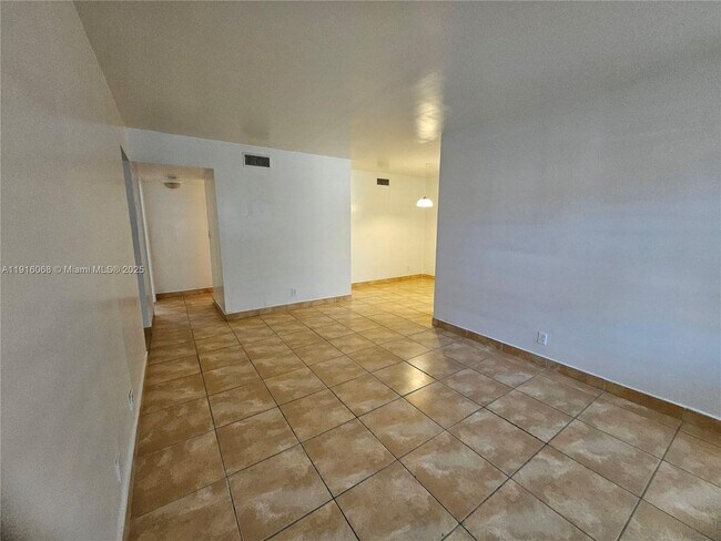 Foto del edificio - 11570 NW 42nd St