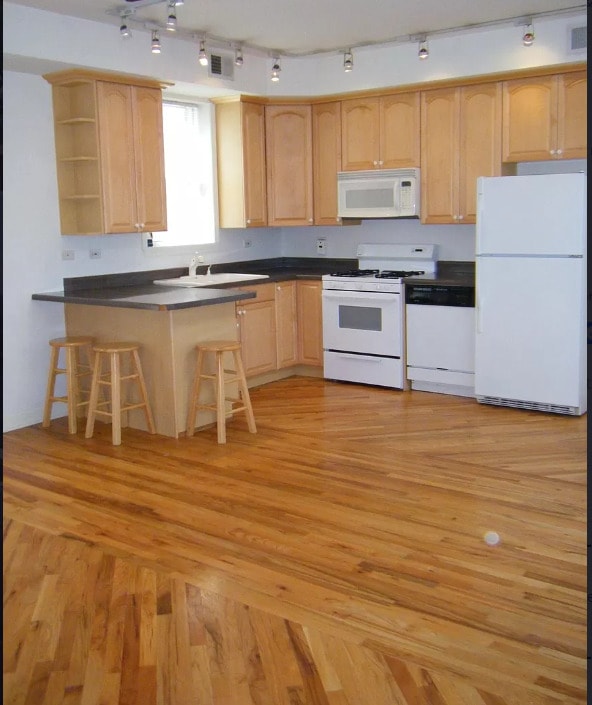 Building Photo - 1346 N Bosworth Ave