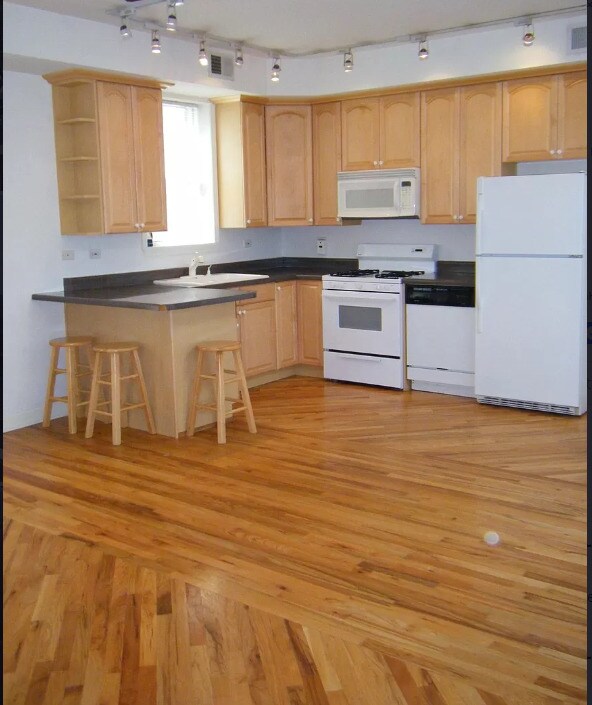 Foto del edificio - 1346 N Bosworth Ave
