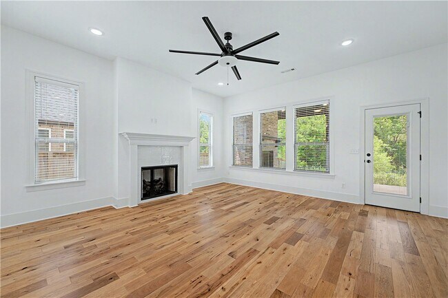 Building Photo - 5102 SW Stanford Ct