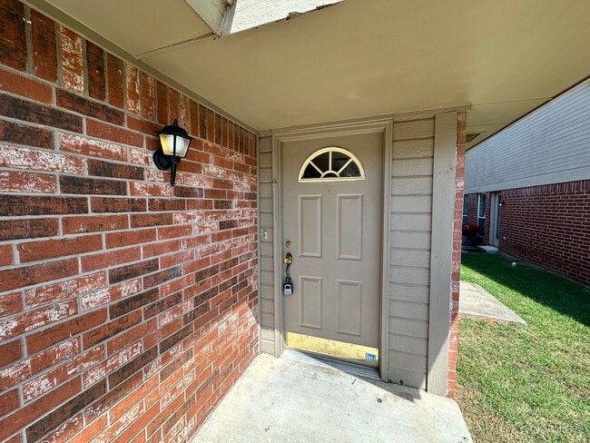Building Photo - 3203 Conestoga Dr