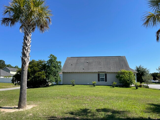 Building Photo - 16 Castello Ave