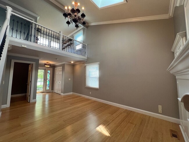Building Photo - Stunning 2 bed/2.5 bath townhome on Eastsi...